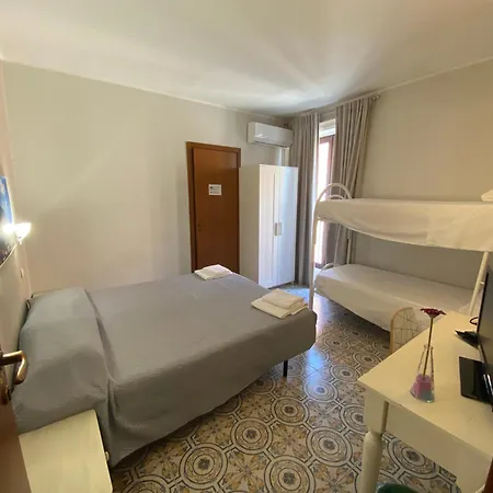 Phenicusa Bed & Breakfast 3*